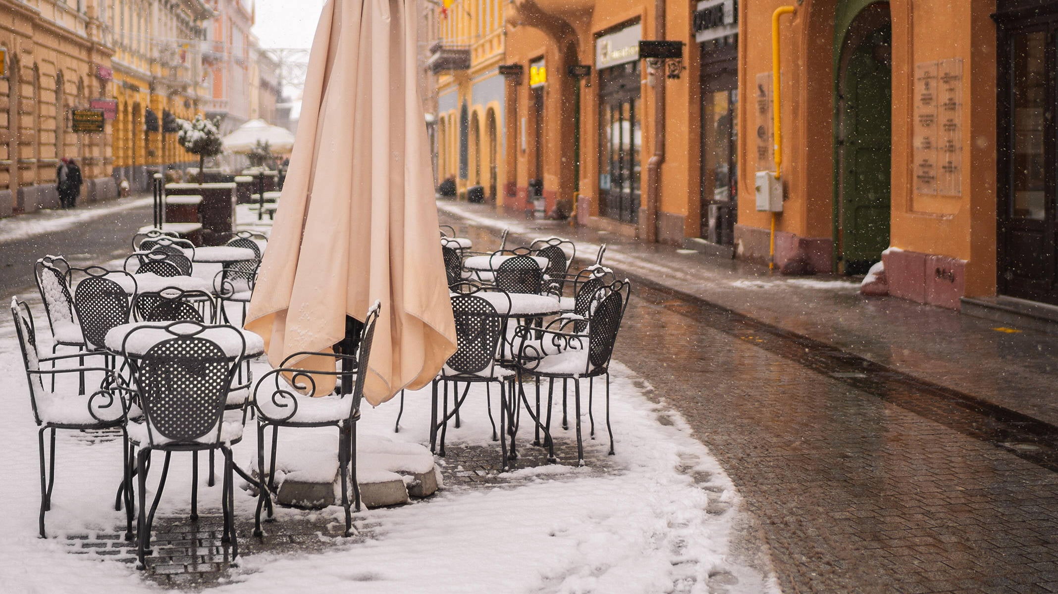 FIND YOUR OUT-FIT: WHAT TO WEAR WHILE DINING OUTSIDE