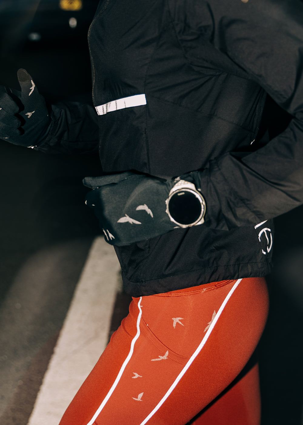 Firecracker Watch Window Running Gloves in Black, detail view