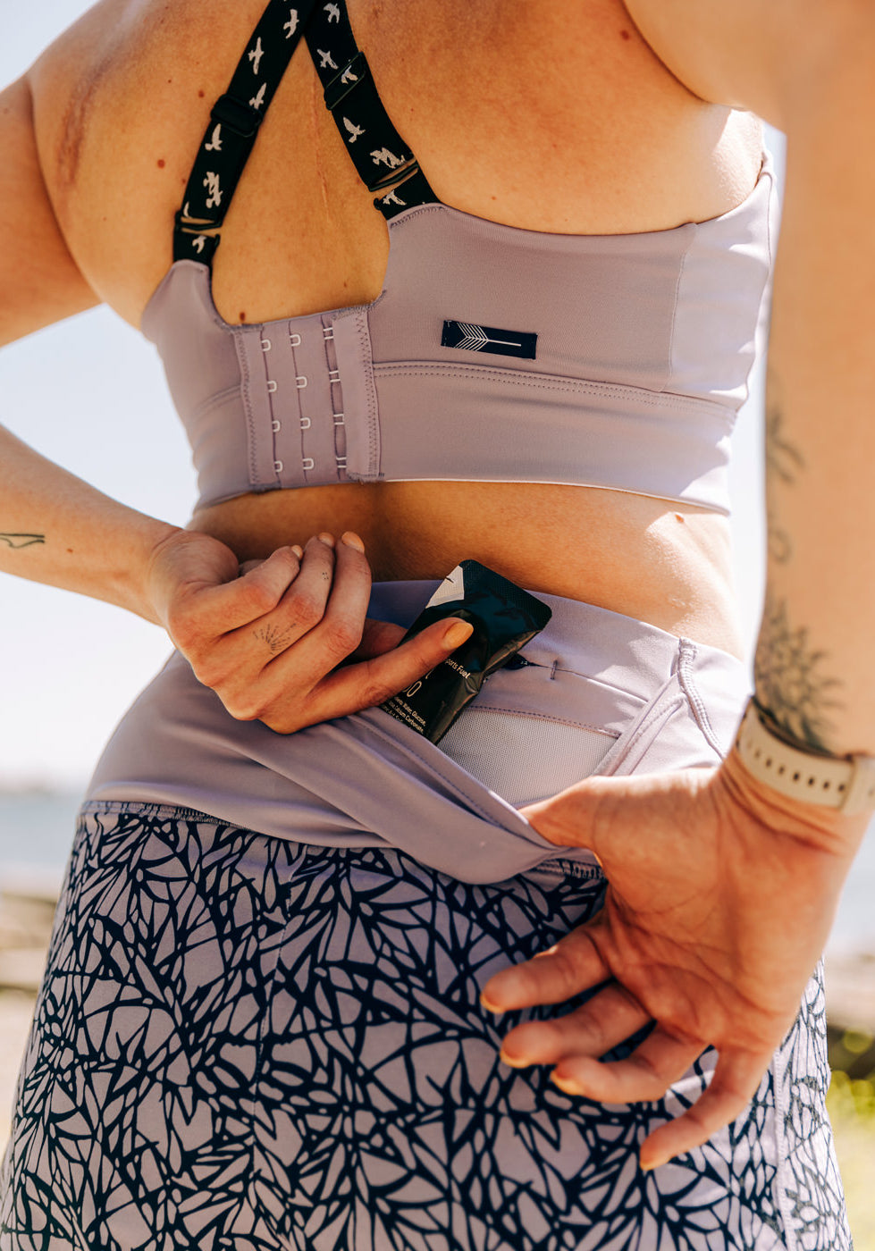 High Rise Roga 6" Running Shorts in Light Purple Lavender print, close up of back pocket detail