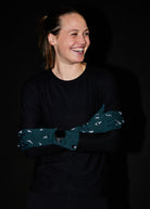 Firecracker Watch Window Running Gloves in Juniper green, reflective view